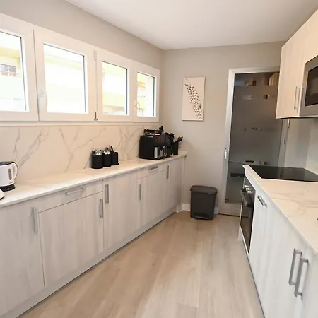 Stylish 3br In Apartment
