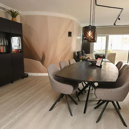 Stylish 3br In Apartment