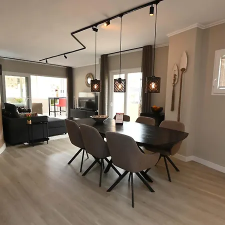 Stylish 3br In